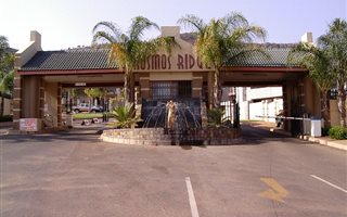 960 m² Land available in Kosmos Ridge