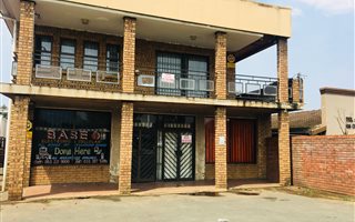 300 m² Retail Space in Raisethorpe
