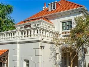 738 m² Office Space in Essenwood