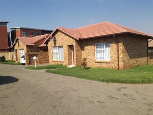 2 Bed Apartment in Witpoortjie