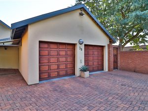 5 Bed House in Aston Manor
