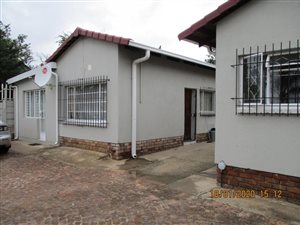 4 Bed House in Robertsham