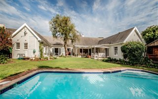 4 Bedroom House in Tokai
