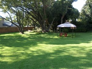 1025 m² Land available in Lakefield