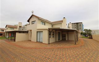 3 Bedroom Apartment in Diaz Beach