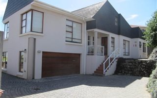 4 Bedroom House in Plattekloof
