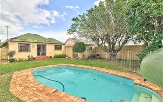 3 Bedroom House in Claremont