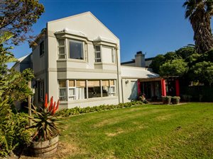 5 Bed House in Greenways