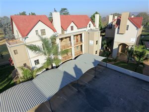 2 Bed Apartment in Zwartkop Golf Estate