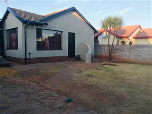 3 Bed House in Zakariyya Park