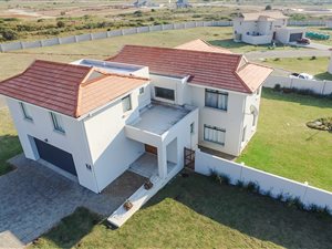 5 Bedroom House in Kidds Beach