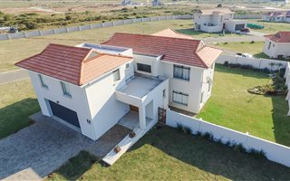 5 Bedroom House in Kidds Beach
