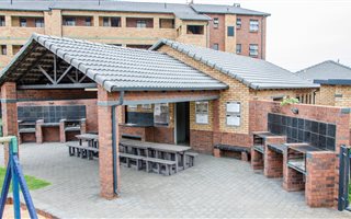 2 Bedroom Apartment in Sinoville