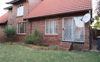 2 Bedroom Townhouse in Zwartkop