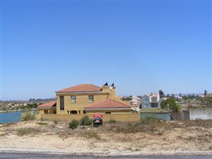 438 m² Land available in Port Owen