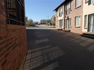 2 Bed Flat in Kosmosdal