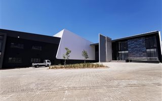 1056 m² Industrial space in Louwlardia