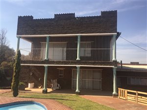 16 Bed House in Rosashof