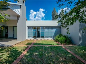 3 Bed House in Hazeldean (Silverlakes Surroundings)