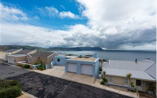 349 m² Land available in Simons Town