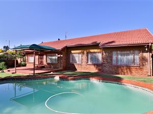 4 Bed House in Theresa Park