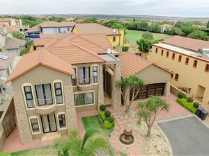 4 Bed House in Blue Valley Golf Estate