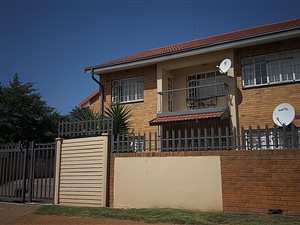 3 Bed Townhouse in Vanderbijlpark Central