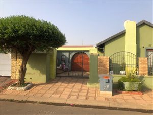 2 Bed House in Protea North