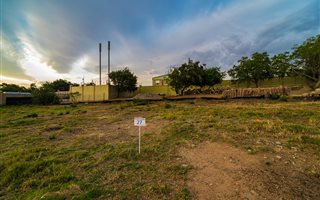 649 m² Land available in Eagle Canyon Golf Estate