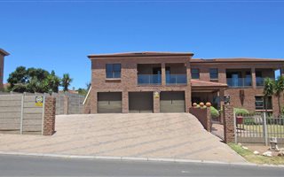 5 Bedroom House in Vredenburg