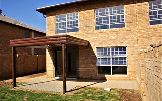 4 Bedroom Duplex in Hazeldean (Silverlakes Surroundings)