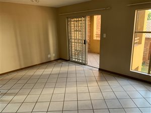 2 Bed Townhouse in Die Hoewes