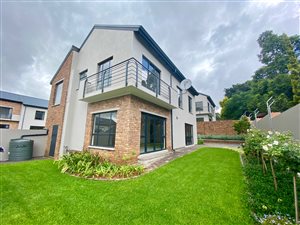 3 Bed Cluster in Waterkloof Ridge
