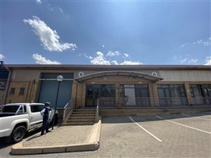 737 m² Industrial space in Meadowdale