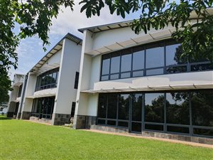 92 m² Commercial space in Montrose