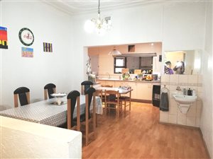 4 Bed House in Mayfair West