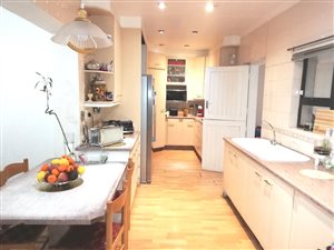 4 Bed House in Mayfair West