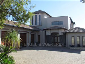 5 Bed House in Blue Valley Golf Estate
