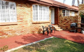 2 Bedroom Townhouse in Croydon