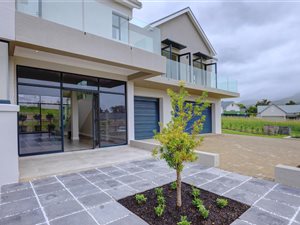 4 Bed House in Kingswood Golf Estate