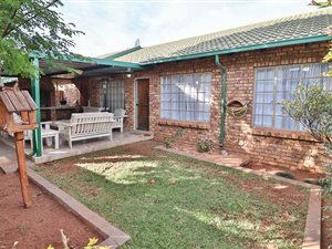 2 Bed Townhouse in Pierre van Ryneveld
