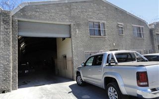 555 m² Commercial space in Parow