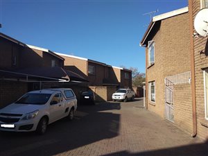 3 Bed Townhouse in Vereeniging Central