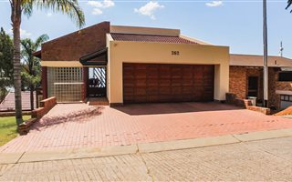 4 Bedroom House in Sinoville