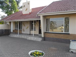 3 Bed House in Tileba