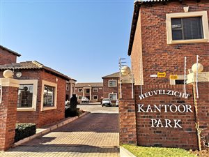 70 m² Office Space in Flamwood