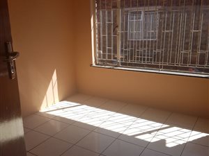 3 Bed Flat in Eastdene