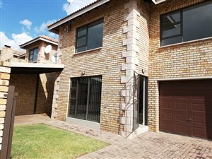 3 Bed House in Honeydew Manor