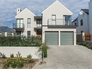 3 Bedroom House in Jamestown