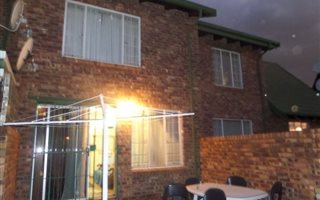 2 Bedroom Townhouse in Weavind Park